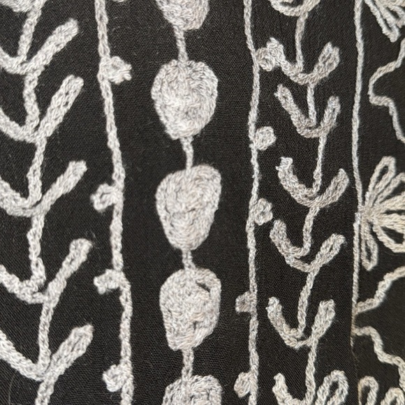 EXIST black boho dress off the shoulder gray embroidered front short sleeves - Picture 7 of 7